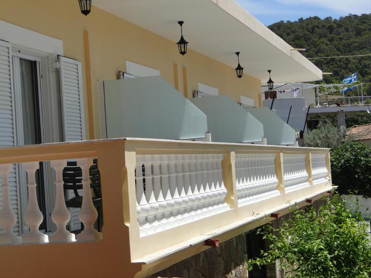 Chrysanthe'S Apartments No2 Poros Town Екстер'єр фото